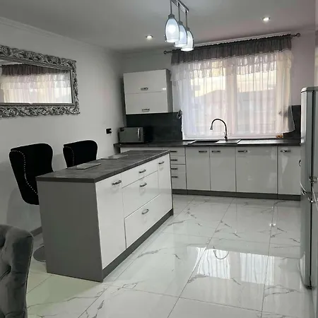 4-bed Retreat - Bbq Garden & Stunning Views *